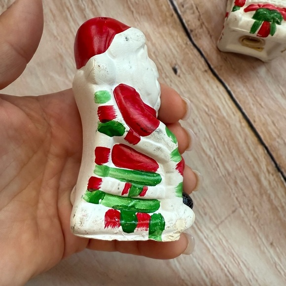 Vintage Santa Claus & Mrs. Claus Ceramic Salt & Pepper Shakers Christmas Holiday - Picture 5 of 9